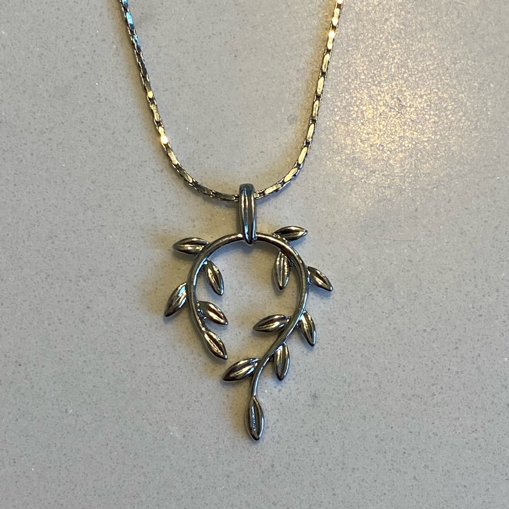 Silver Leaf Pendant Necklace